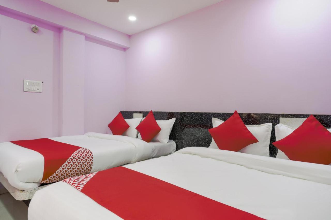 Oyo 45752 Hotel Sb Palace Godarpura Eksteriør bilde
