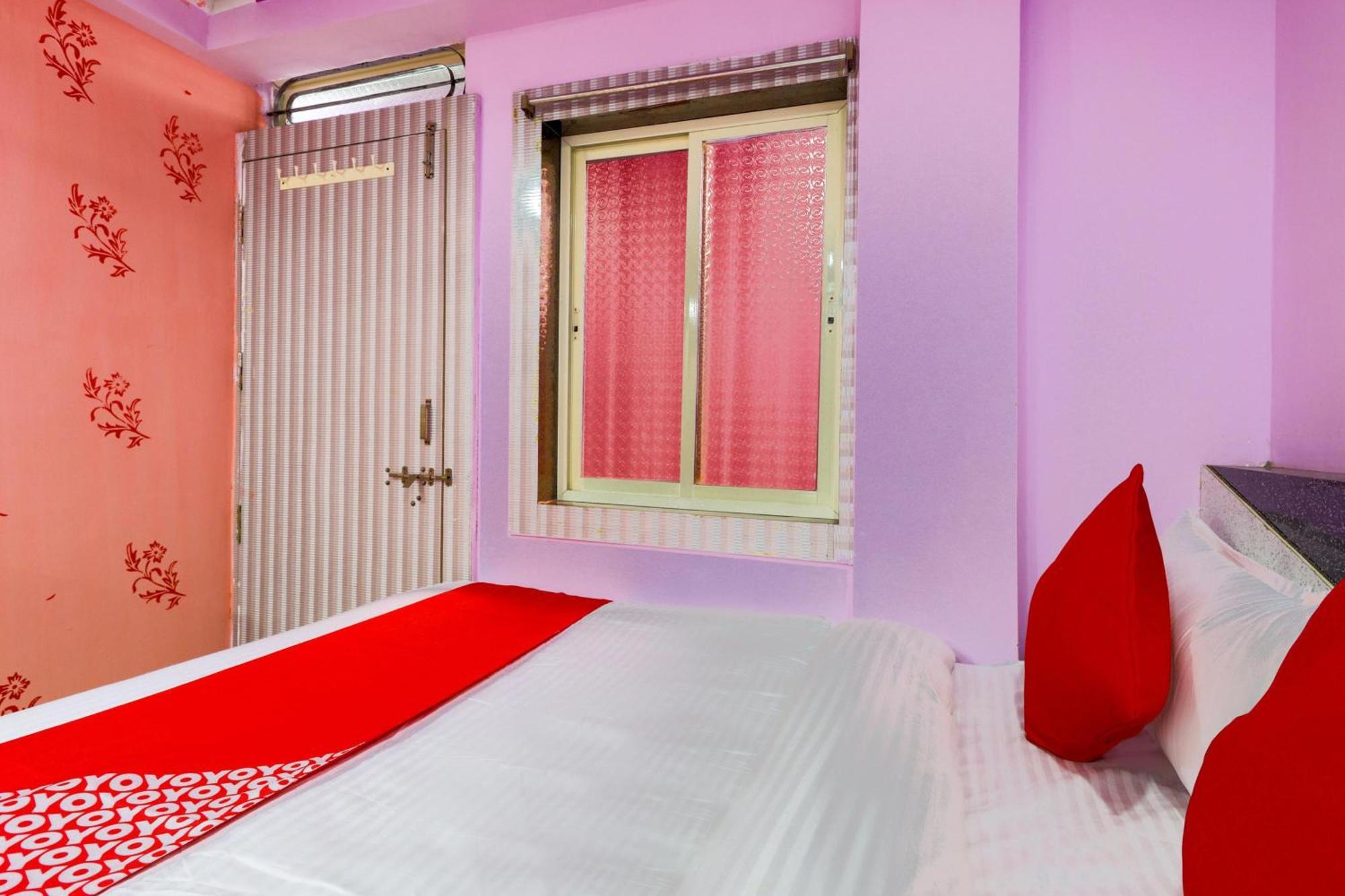 Oyo 45752 Hotel Sb Palace Godarpura Eksteriør bilde
