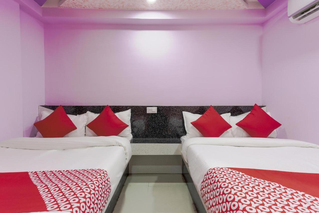 Oyo 45752 Hotel Sb Palace Godarpura Eksteriør bilde